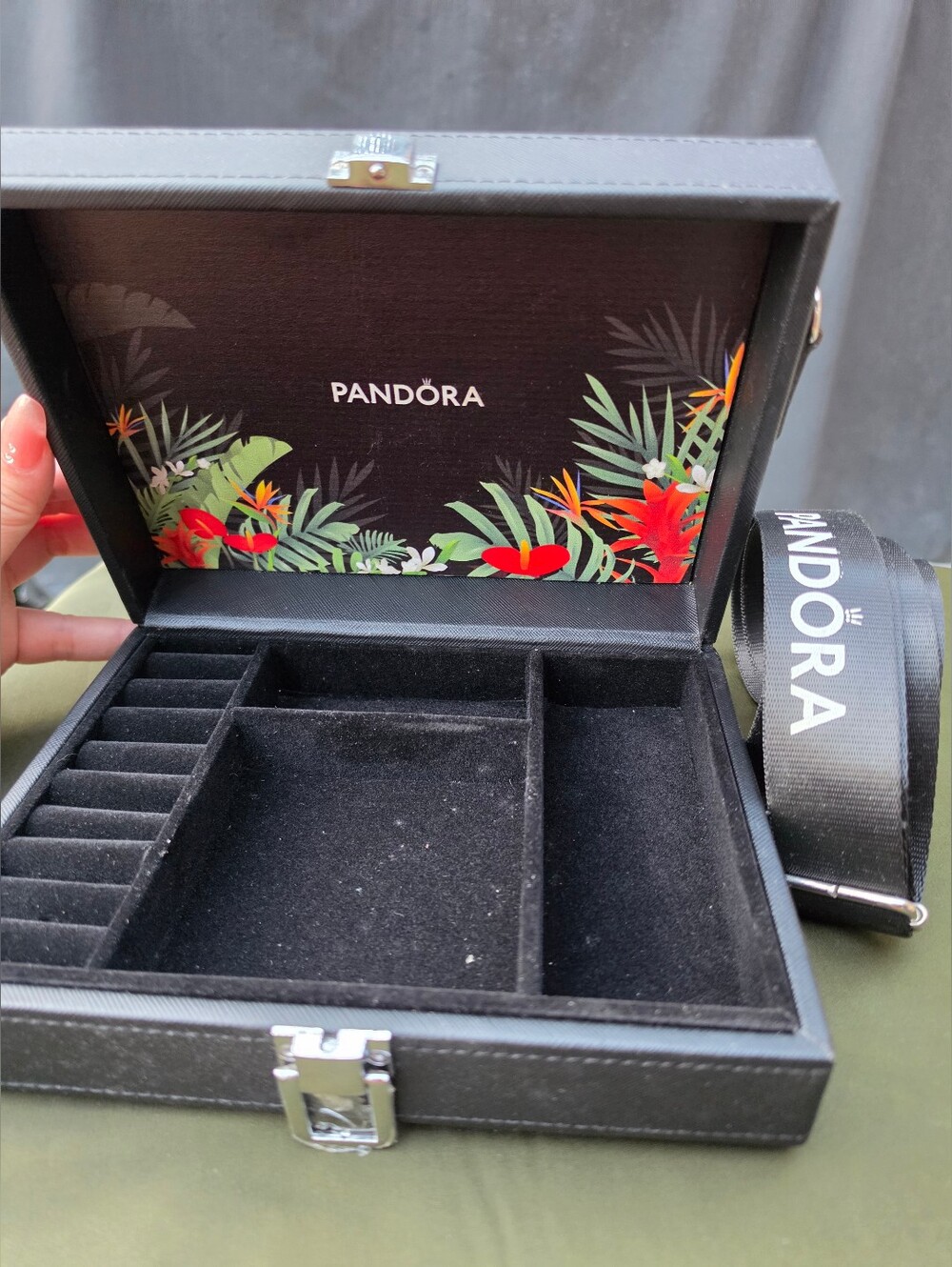 Pandora Aisa exclusive trunk